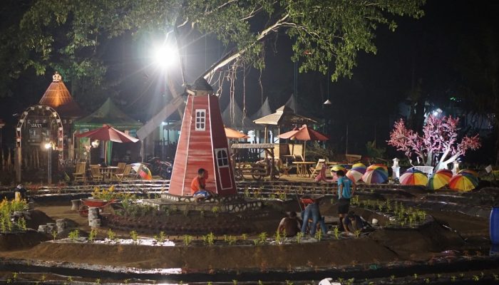 PERSIAPAN LIBUR TAHUN BARU, TAMAN RAMADANU MAGELANG BERBENAH
